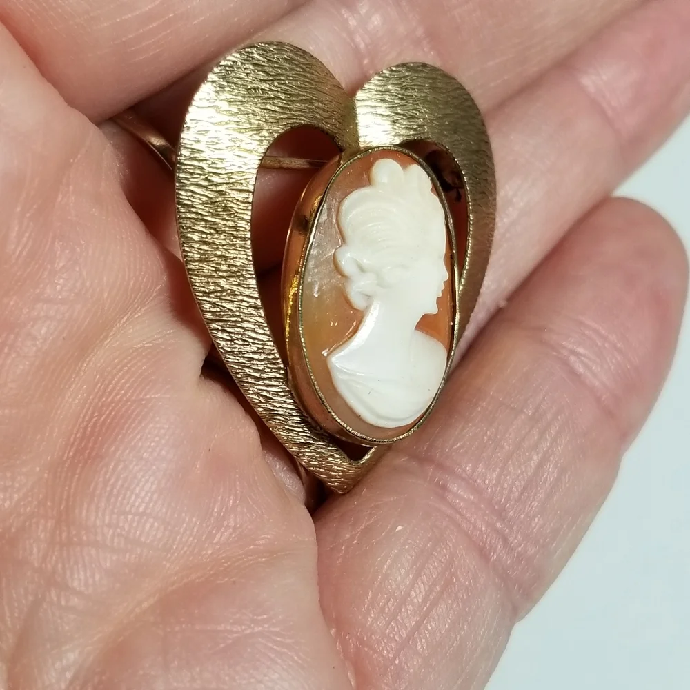 Vintage cameo brooch heart Bal-Ron 1/20 12k G.F. gold filled shell balron